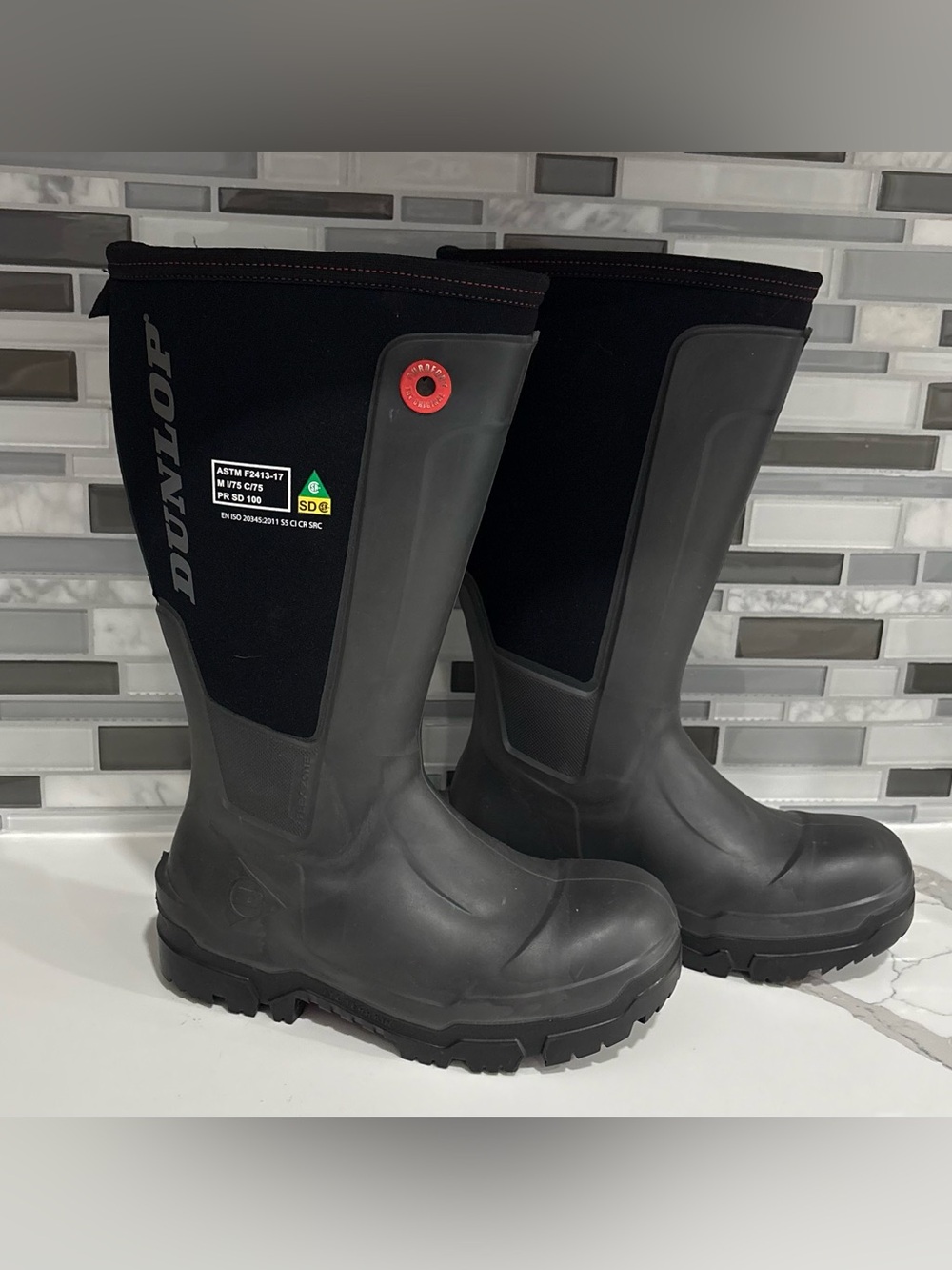 Dunlop Snugboot WorkPro Full Safety Waterproof Boots Men’s size 5 US